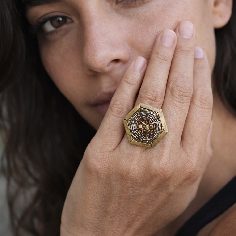Elegant Gold Hexagon Ring